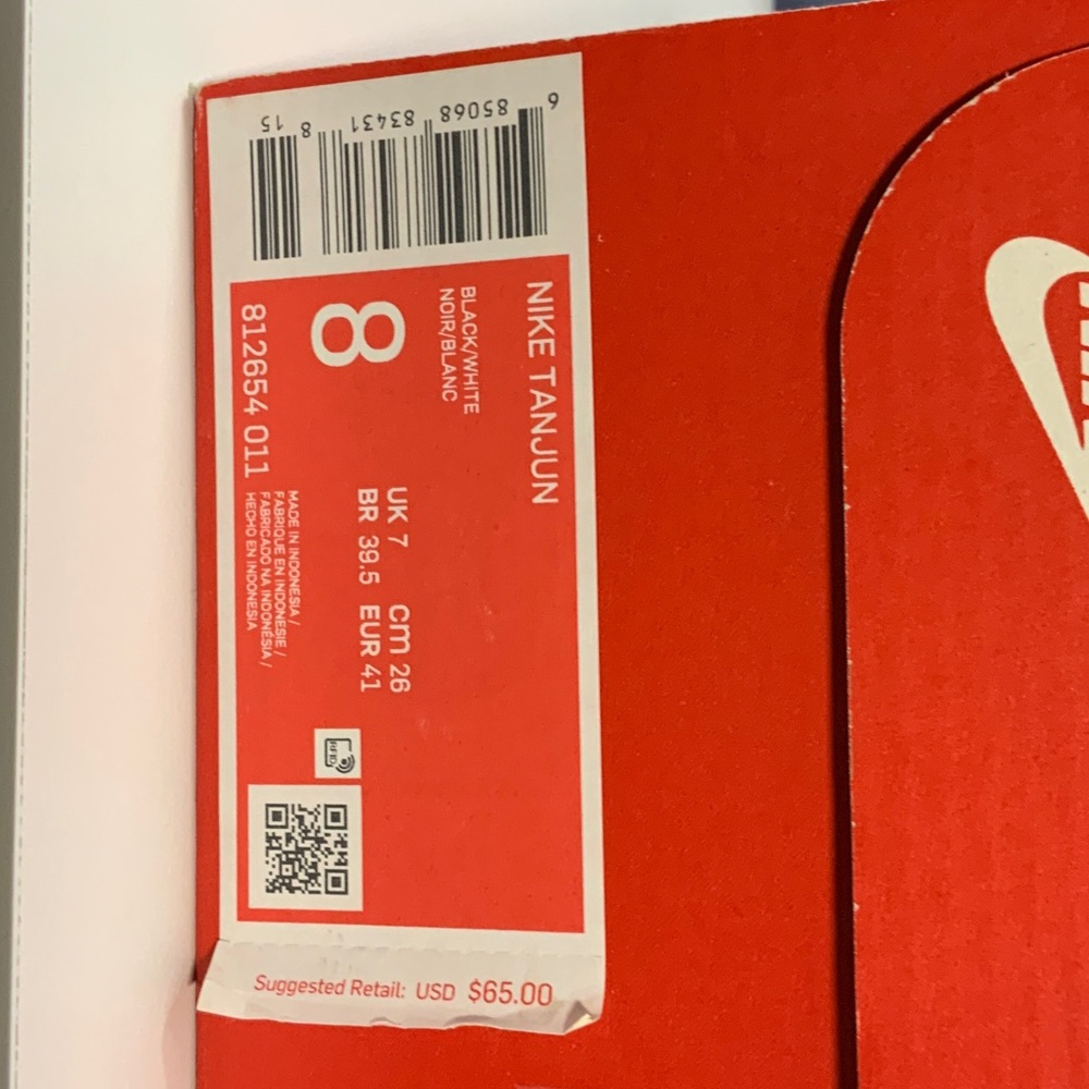 Nike Tanjun Black Mesh Sneakers with White Accents Mens 8/Women 9.5 NEW - Picture 4 of 4